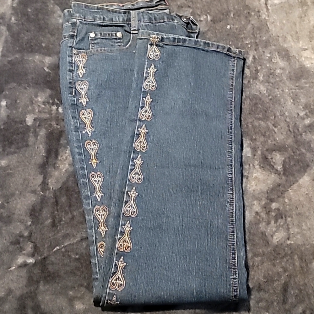 Boot cut Jean w/brown and tan design down leg.